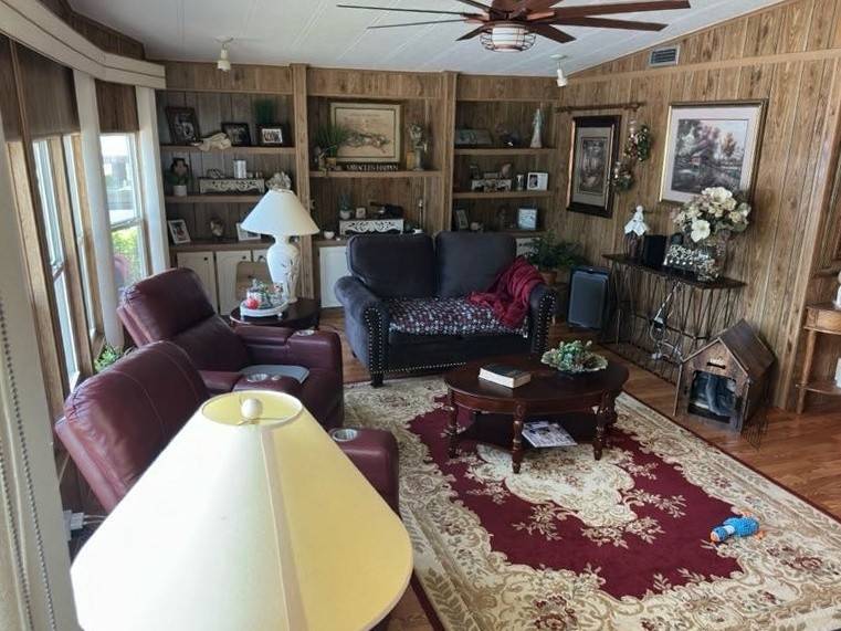 125 Rigi Slope Drive a Winter Haven, FL Mobile or Manufactured Home for Sale